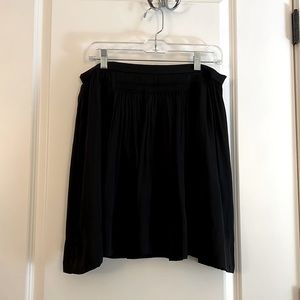 BANANA REPUBLIC BLACK PLEATED SKIRT - SIZE 8